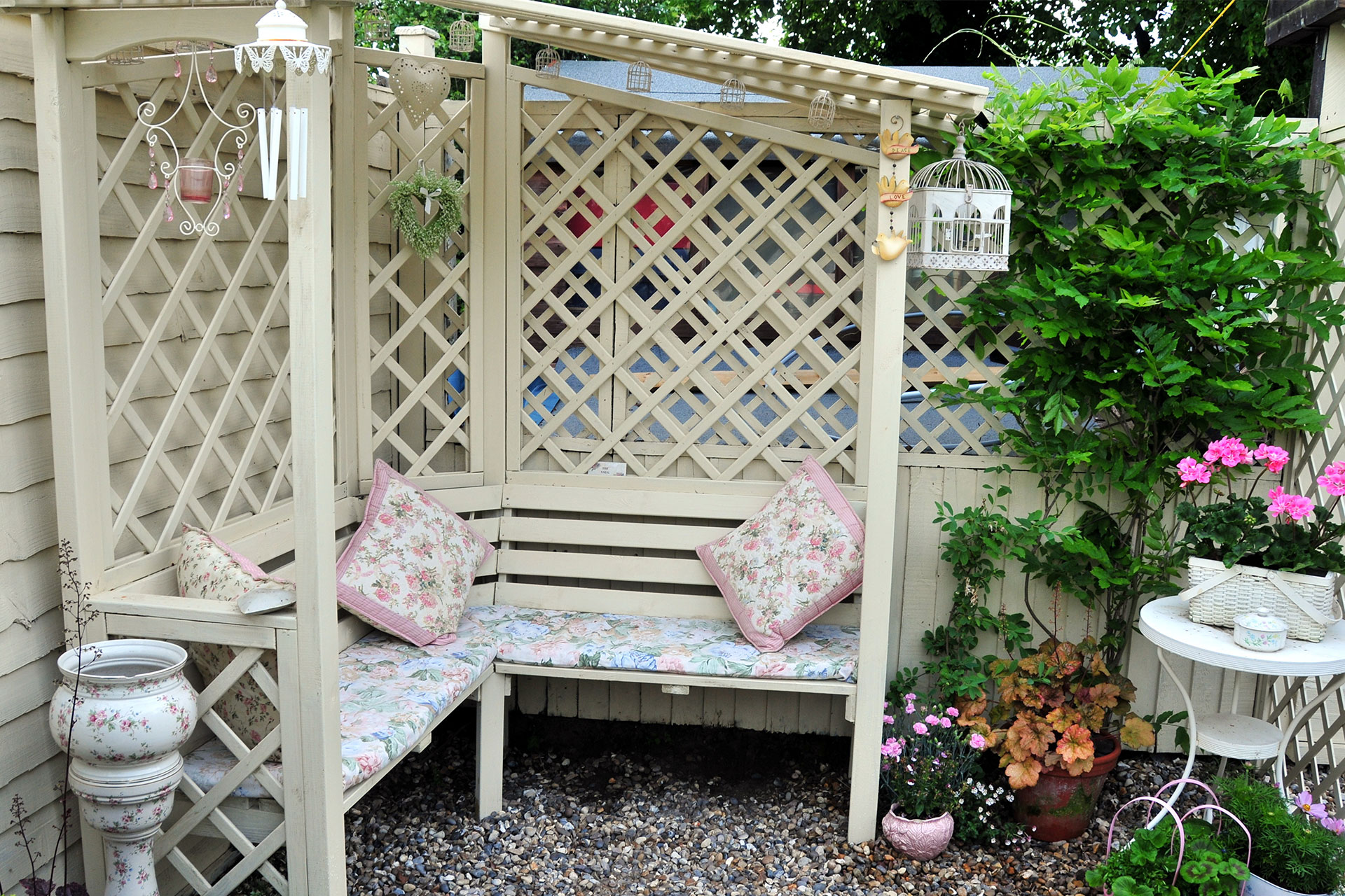 How to Make a Small Garden Look Bigger 11 Ingenious Tips & Tricks splat